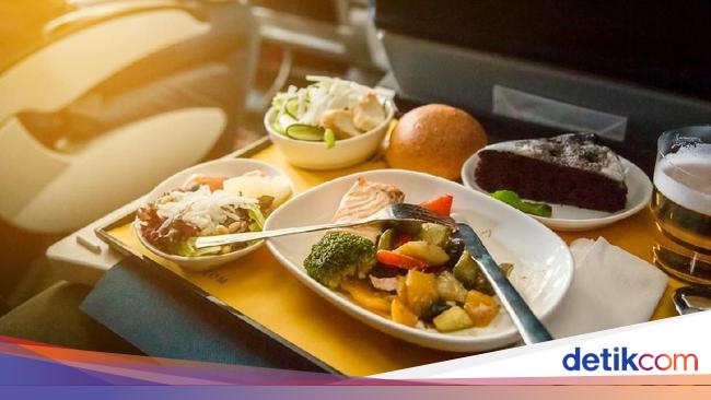 5 Makanan Ini Sebaiknya Tidak Dimakan di Dalam Pesawat