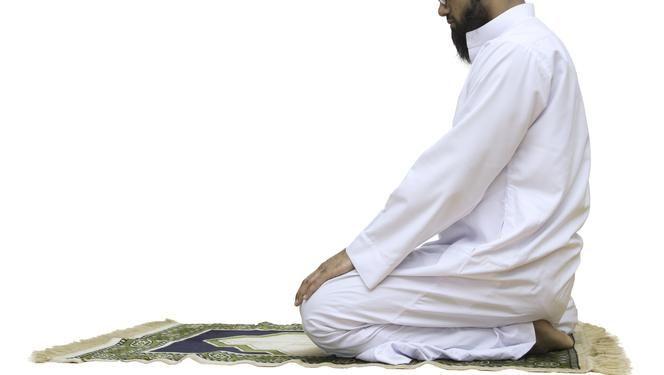 Doa Duduk Di Antara Dua Sujud, Arab, Latin Dan Maknanya