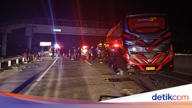 Bus vs Truk di Tol Sragen Ini Identitas 10 Korban dan Bus vs Truk di Tol Sragen Ini Identitas 10 Korban dan