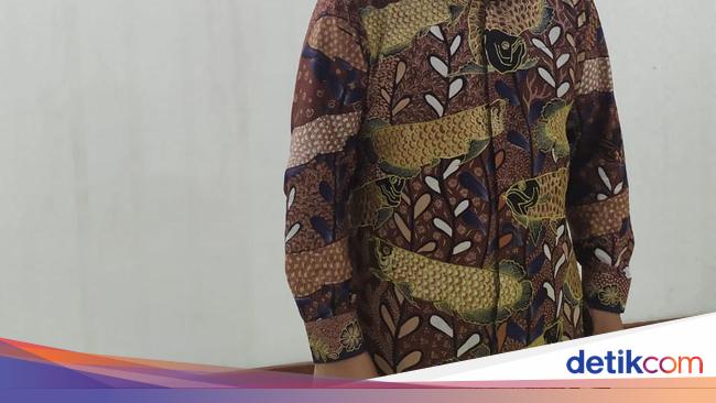 Menteri KKP Edhy Prabowo Koleksi Batik Motif Ikan Arwana hingga Koi