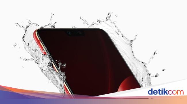 Jangan Asal Bongkar Ponsel Yang Terendam Air
