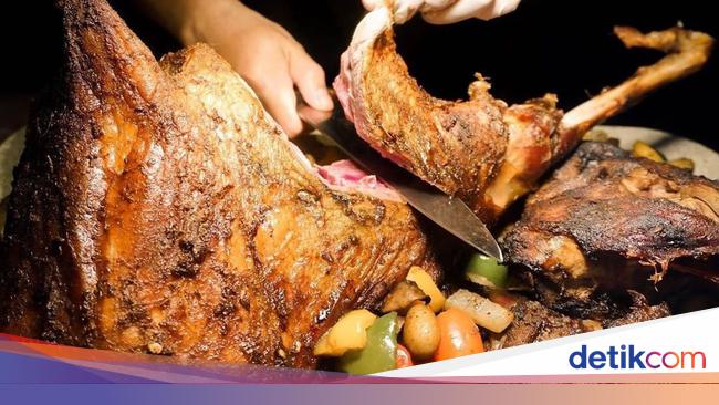 Di Sini Bisa Makan Kambing Guling Dan Cicip Makanan Crazy Asian