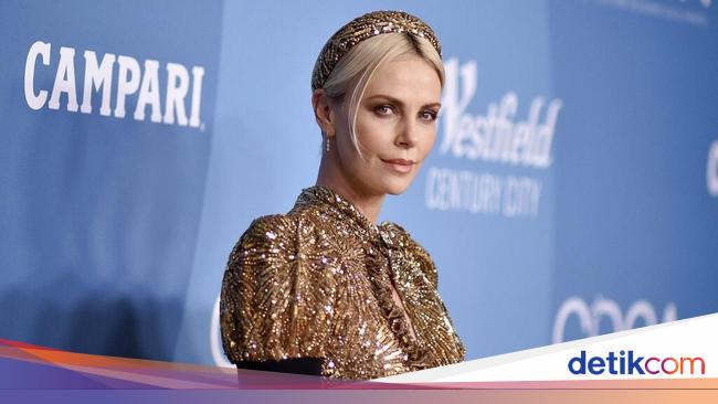 Charlize Theron Blak-blakan Sindir Pernikahan Jeff Bezos: 'Nggak Diajak!', Akibatnya Panen Kecaman