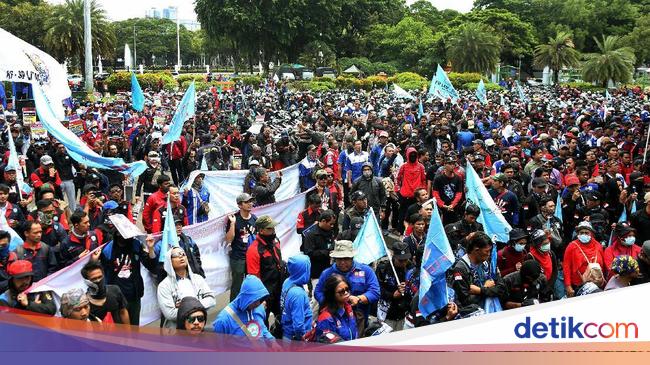 1,200 Labor-Student Mass Demonstrations in Front of the Palace, This is the Demand