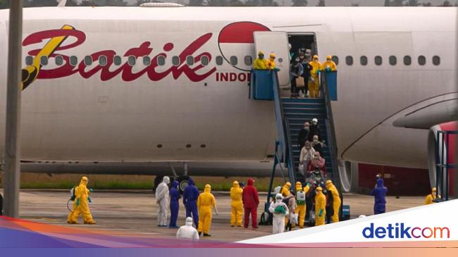 angkut wni dari china pesawat batik