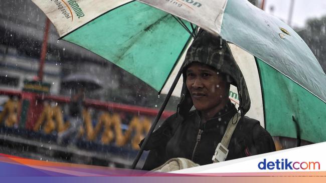 55 RW di Jakarta Terendam, Waspadai 5 Ancaman Penyakit Saat Banjir