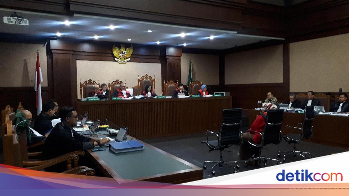 Saksi Cerita Atur Harga Barang Alkes di Sidang Wawan