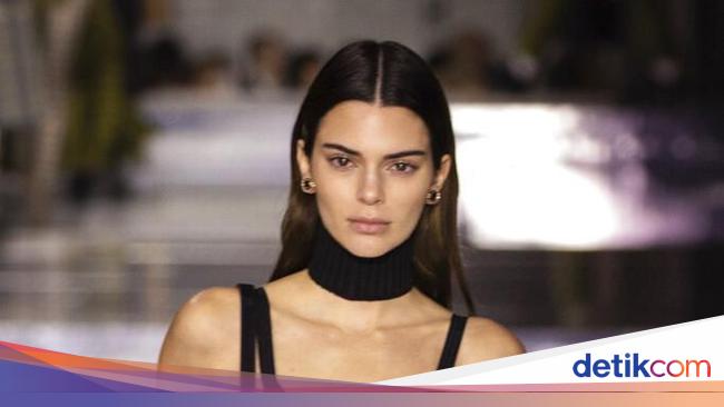 Ngenalin Nggak? Transformasi Wajah 7 Top Model Dunia Saat Kecil Vs. Dewasa