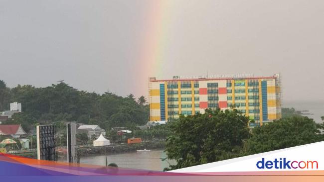 Viral Penampakan RS Hasri Ainun Habibie 'Berhias' Pelangi di Angkasa