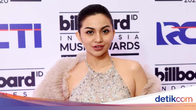 Tangan Dicium Dodit Mulyanto, Ariel Tatum Jadi Viral