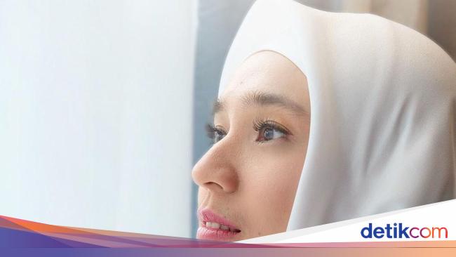 Curahan Hati Dhini Aminarti 10 Tahun Menikah Belum Dikaruniai Anak