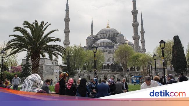 Masjid Di Turki Dibuka Lagi Jemaah Ungkapkan Kegembiraan