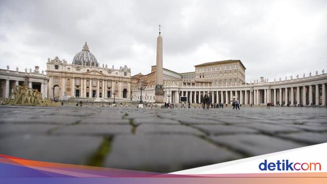 Vatican City Approves Priest Blessings for Same-Sex Couples: Pope Francis Decision