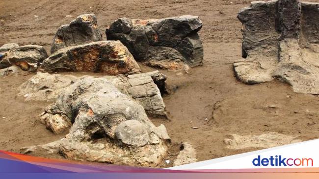 Pantai Air Manis Rumah Malin Kundang Yang Viral Karena Tenggelam