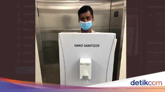 Viral Bos Minyak di Arab Paksa Karyawan Pakai Kostum Hand   Viral Bos Minyak di Arab Paksa Karyawan Pakai Kostum Hand