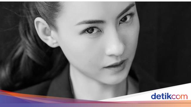 Gaya Artis Cantik yang Diusir dari Pesawat karena Berantem Gaya Artis Cantik yang Diusir dari Pesawat karena Berantem