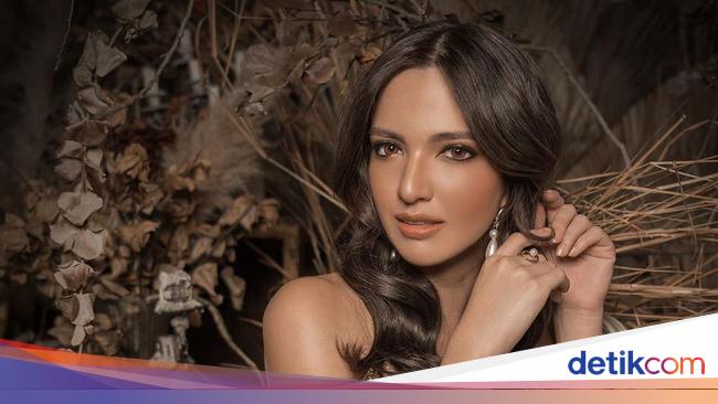 Nia Ramadhani Seksi Berbaju Transparan 3046