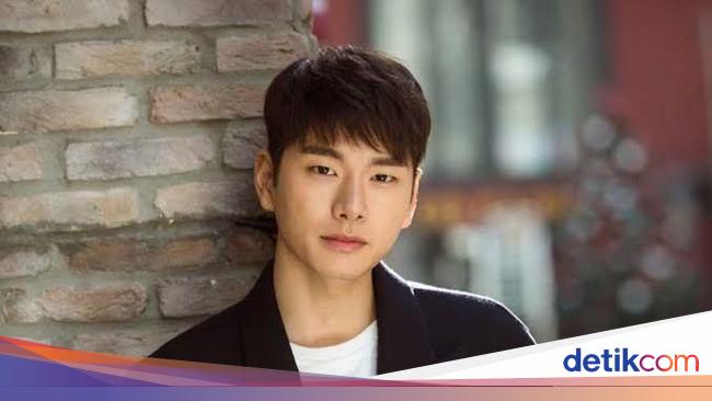 Heroik Aktor Lee Yi Kyung Selamatkan Pria Yang Coba Bunuh Diri