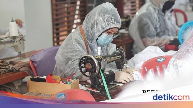 Foto Di Balik Layar Pembuatan Baju APD Sumbangan Anne Avantie Foto Di Balik Layar Pembuatan Baju APD Sumbangan Anne Avantie