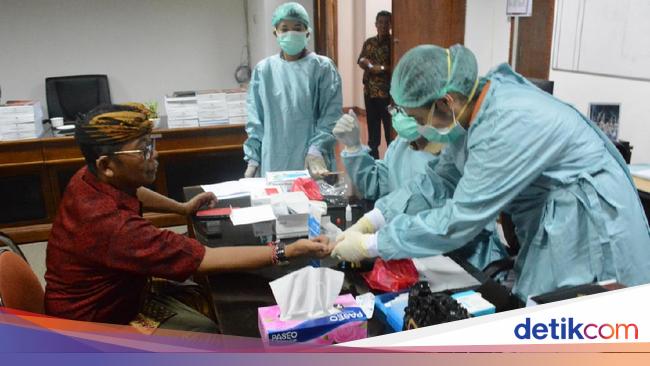 Sejumlah Anggota DPRD Bali Jalani Rapid Test Usai Kembali dari Jakarta - detikNews