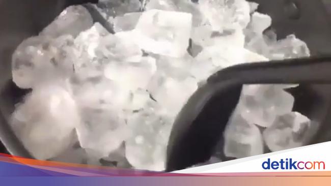Saking Gabutnya Netizen Ini Pilih Masak Es Batu