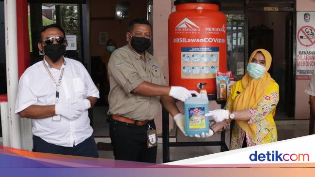 Puluhan Tempat Cuci Tangan Portabel Didistribusikan Warga Banyuwangi Puluhan Tempat Cuci Tangan Portabel Didistribusikan Warga Banyuwangi