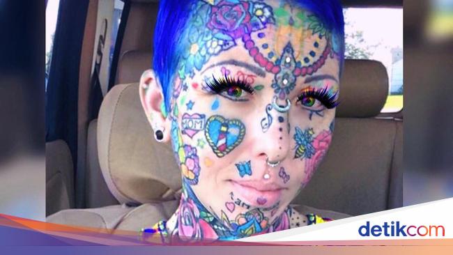 Potret Wanita yang Punya Ratusan Tato di Wajah dan Tubuh Potret Wanita yang Punya Ratusan Tato di Wajah dan Tubuh