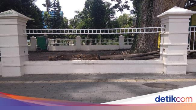 Penampakan Pagar  Besi  10 Meter di Lapangan  Merdeka Medan  Penampakan Pagar  Besi  10 Meter di Lapangan  Merdeka Medan
