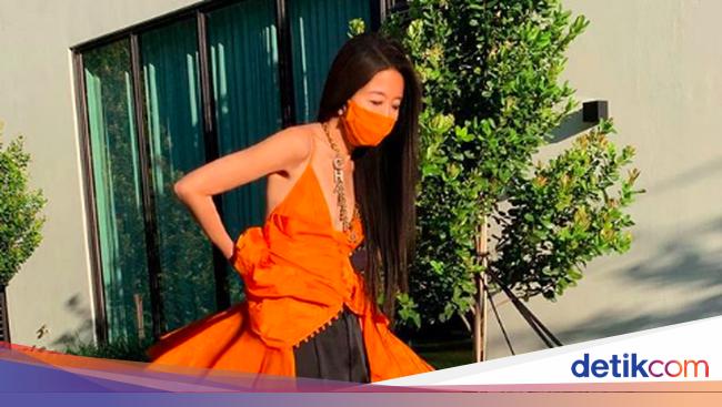 Foto Deretan Gaya Vera Wang yang Bikin Netizen Kaget 