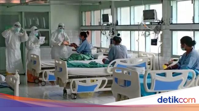 So Sweet Paramedis RSUP Sanglah Beri Kejutan Pasien COVID So Sweet Paramedis RSUP Sanglah Beri Kejutan Pasien COVID