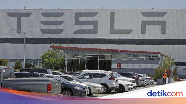  Tesla  Diskon 8 Harga  Mobil  Listrik Pabrikan China