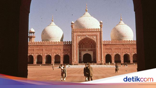 menelisik-sisa-kejayaan-masjid-badshahi-masjid-terbesar-di-dunia