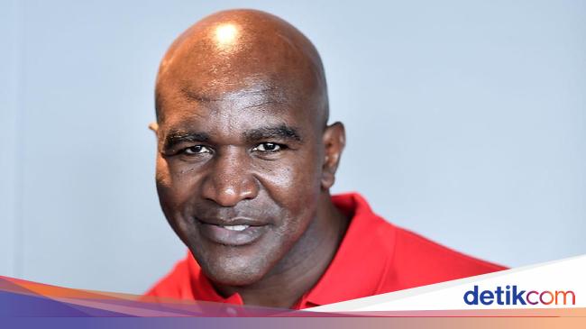 Evander Holyfield Ngebet Tarung Lagi Lawan Mike Tyson