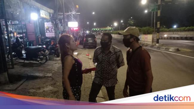 Heboh Perempuan Mabuk Tiduran Di Jalanan Di Selatan Jakarta