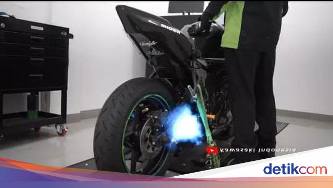 Video Lengkingan Knalpot Racing Kawasaki Ninja Zx 25r Sampai Keluar Api