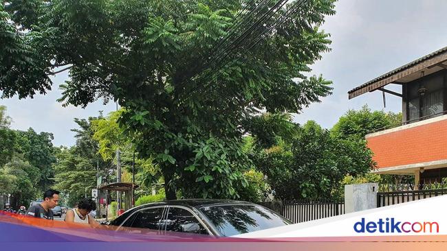 Ini Rolls Royce Raffi Ahmad Yang Diisi Bensin Eceran Dan