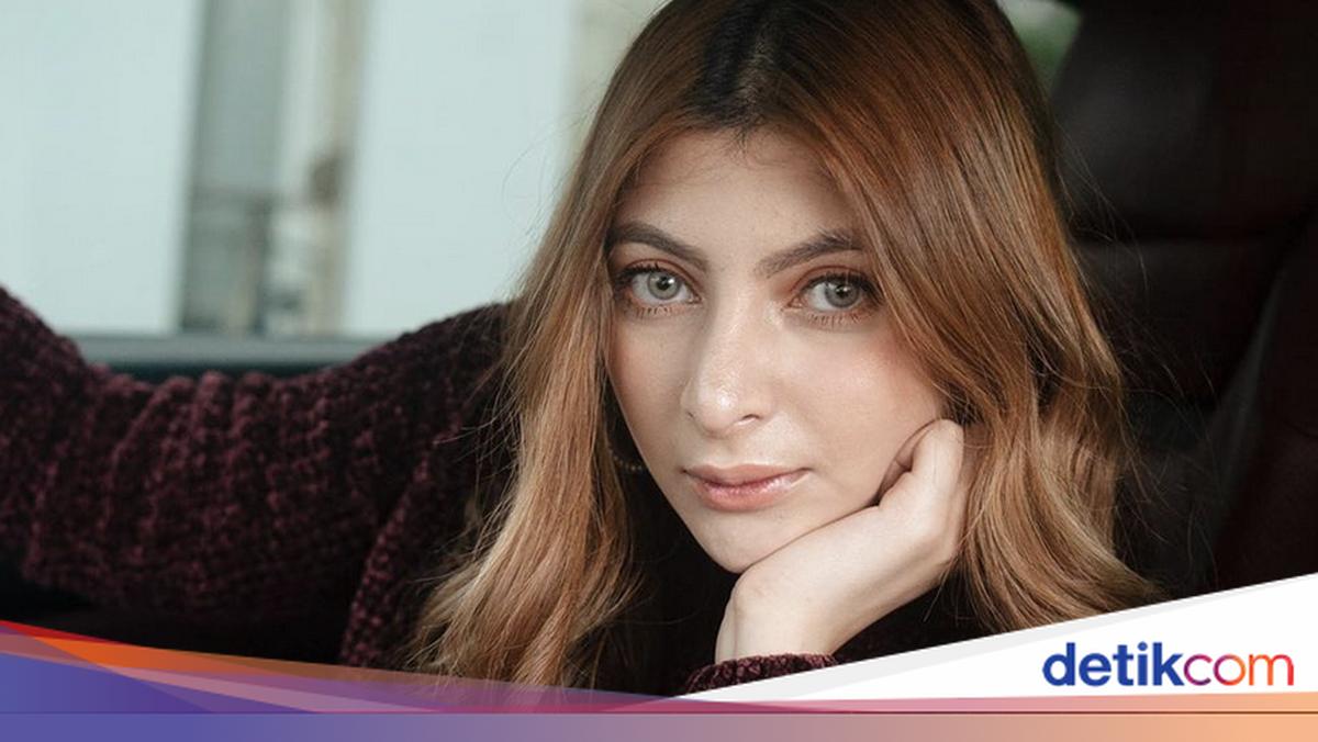 Sara Ueyn Kallies yalangoch fotosuratlar