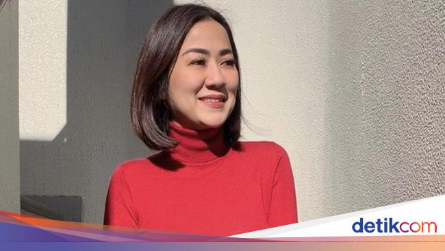 Potret Tante Ernie saat Lagi Kedinginan