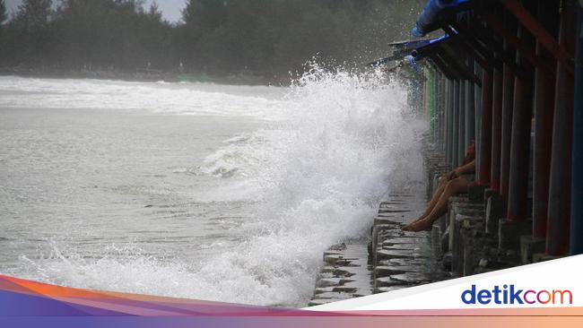 Ini Penyebab Gelombang Tinggi Di Berbagai Perairan Indonesia