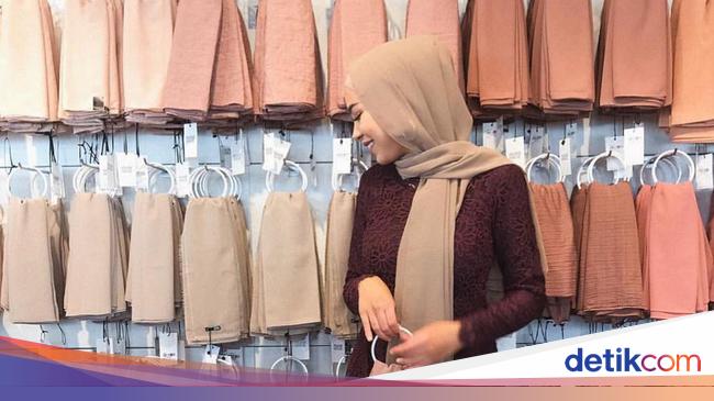 10 Warna Hijab yang Bikin Wajah Lebih Cerah 10 Warna Hijab yang Bikin Wajah Lebih Cerah