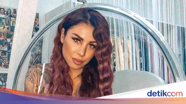 Selebgram Nekat Tato Wajahnya Demi Tampil Seperti Filter Selebgram Nekat Tato Wajahnya Demi Tampil Seperti Filter