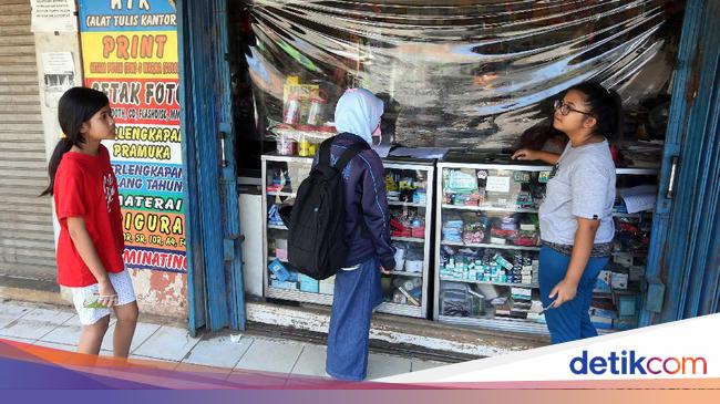 Kini Warung dan Toko  di  Bogor  Diberi Pembatas Plastik 