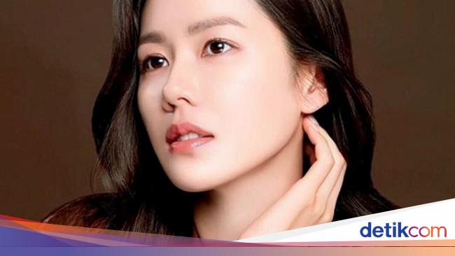 10 Wanita Tercantik Dunia Hasil 13 Juta Voting Online Son Ye Jin Jadi Nomor Satu Lisa Blackpink Kedua Kapanlagi Com