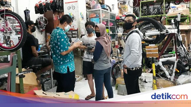 Sepeda Laris Manis Imbas Corona Pembeli Antre Meski Toko Sepeda Laris Manis Imbas Corona Pembeli Antre Meski Toko