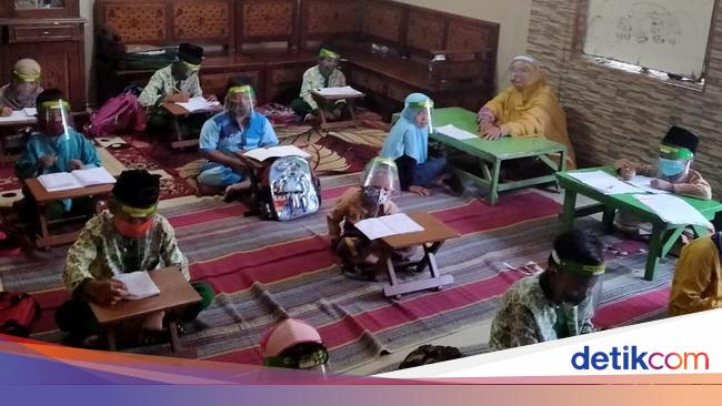 Semangat Anak Anak Belajar Mengaji Saat New Normal New Spirit Semangat Anak Anak Belajar Mengaji Saat New Normal New Spirit