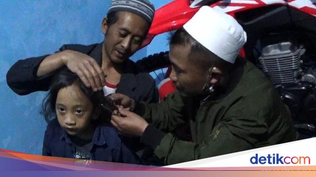 Gelaran Cukur Rambut  Gimbal  Anak  Dieng Digelar Sederhana