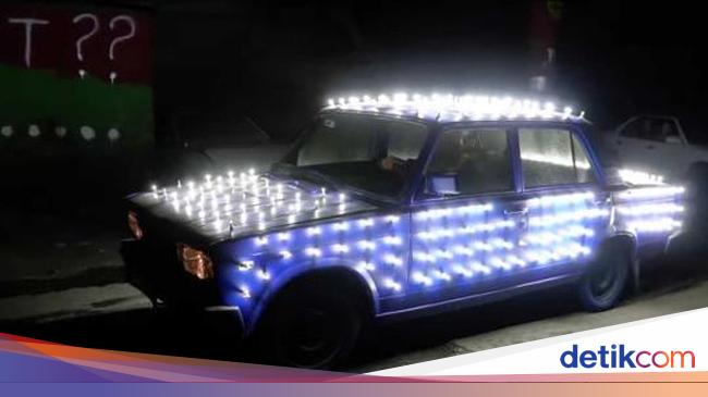 Silau Men Mobil  Ini Dipasangi 300 Buah Lampu LED