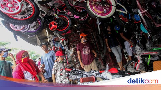 The worse conditions for selling a bicycle at a flea market, this is the seller’s story