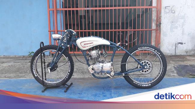 Daripada Tawuran Siswa Smk Ini Pilih Racik Honda Gl Jadi Motor Custom Gl pro warna putih