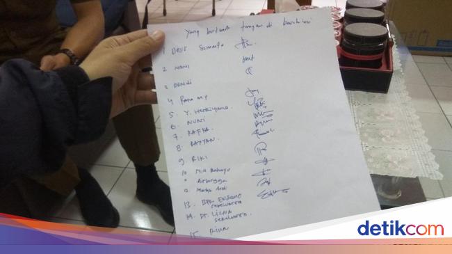 Warga Cimahi Yang Tolak Swab Test Ketiga Tandatangani Surat Pernyataan Warga Cimahi Yang Tolak Swab Test Ketiga Tandatangani Surat Pernyataan